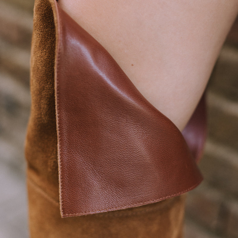 Brown suede musketeer boot with super soft brown leather lining, 100% Made in Spain.