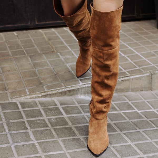 Brown suede and leather musketeer boot, a perfect closet essential for the fall winter season.
