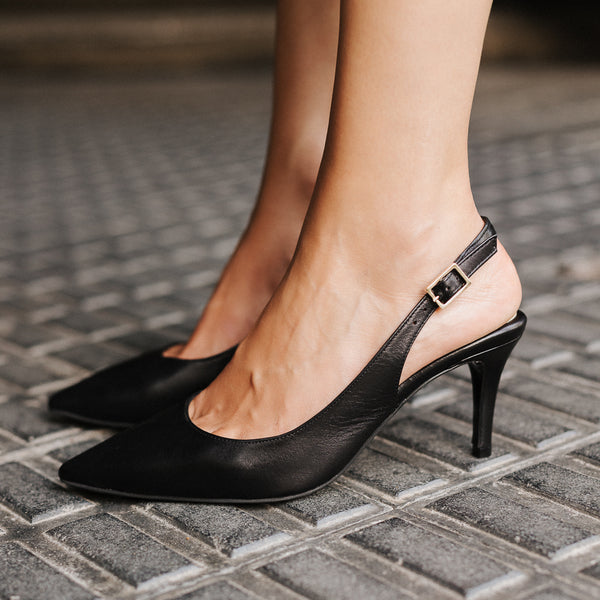 Stiletto heeled stiletto heel 6cm in elegant black leather combines with all the ideal closet.