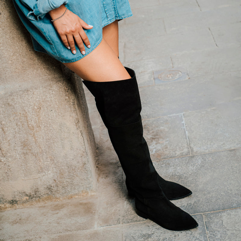 Street style with black suede and leather flat boots. 
