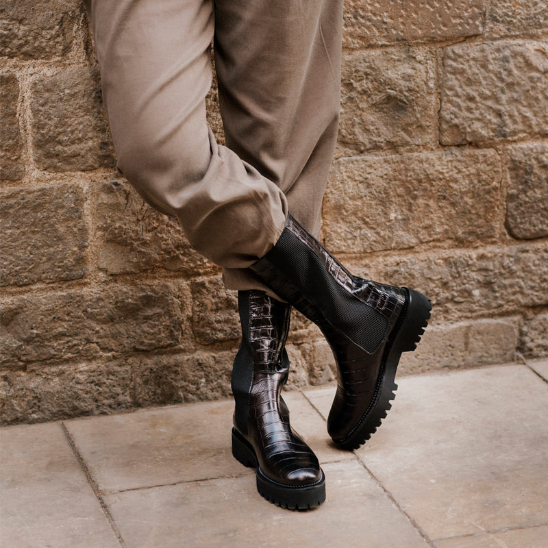 Flat biker boot with a lightweight and comfortable track sole, perfect for travel.