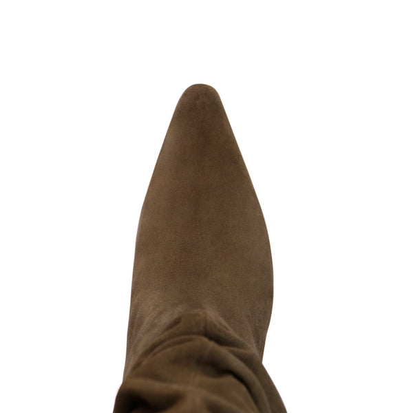 Ankle boots in khaki suede with a very elegant and chic pointed toe.