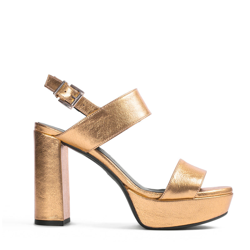 Chunky heel sandal with platform in gold leather, very comfortable and elegant.