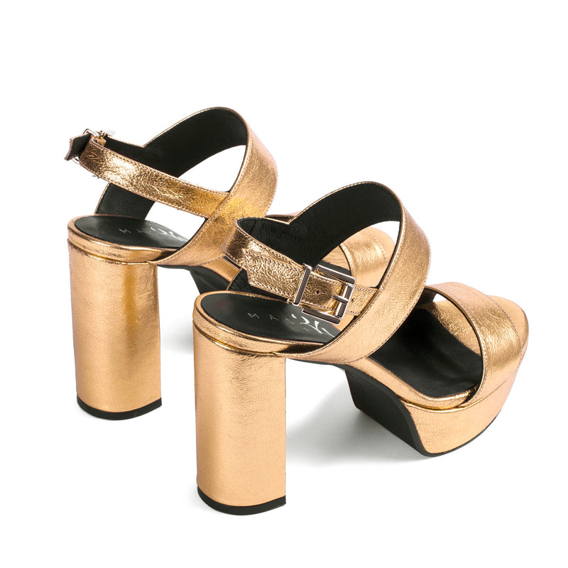 High heel sandals with platform in gold leather perfect for weddings, baptisms and communions.