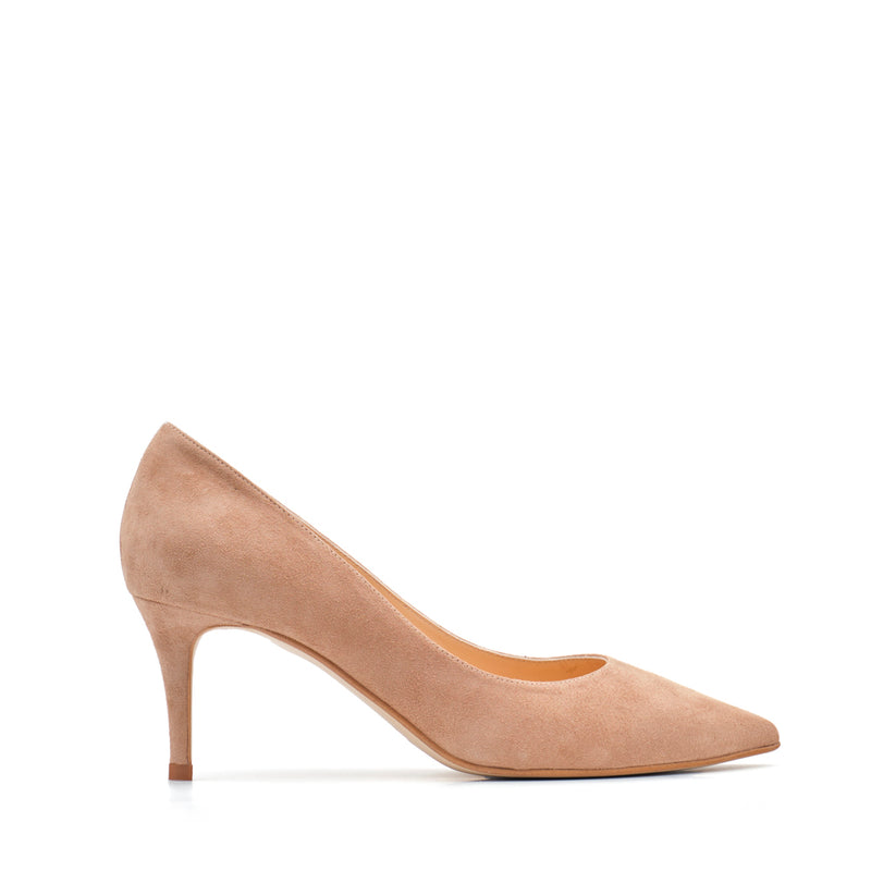 Stiletto heel 6cm in natural suede elegant combines with all the ideal wardrobe background.