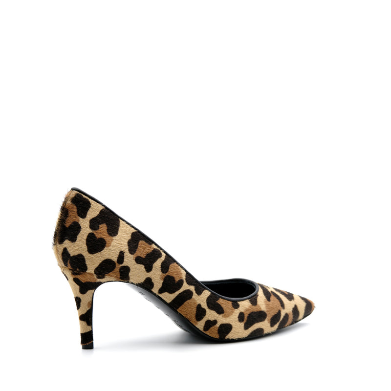 Leopard print stiletto with a very comfortable 6cm heel, perfect to wear all day long.