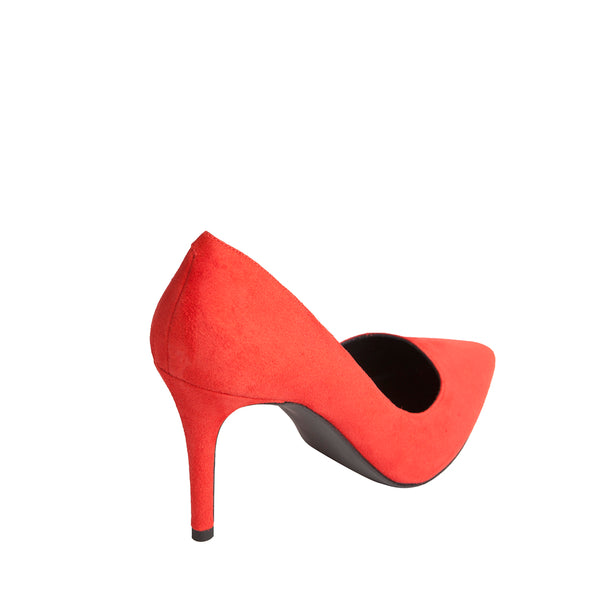 Stilettos para la invitada ideal muy cómodos y elegantes en ante rojo.