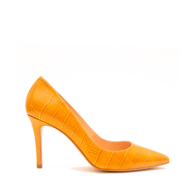 Very comfortable and elegant stilettos in yellow coco effect leather.