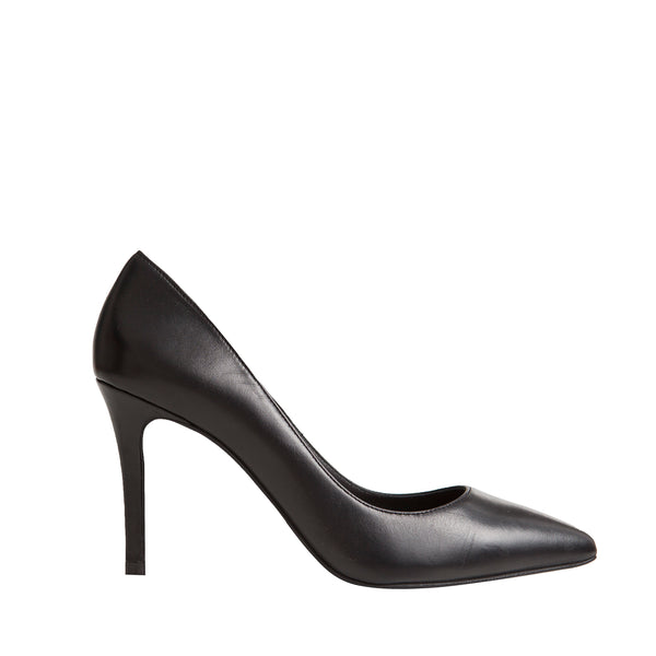 Very comfortable and elegant black leather stilettos for weddings, baptisms and communions.