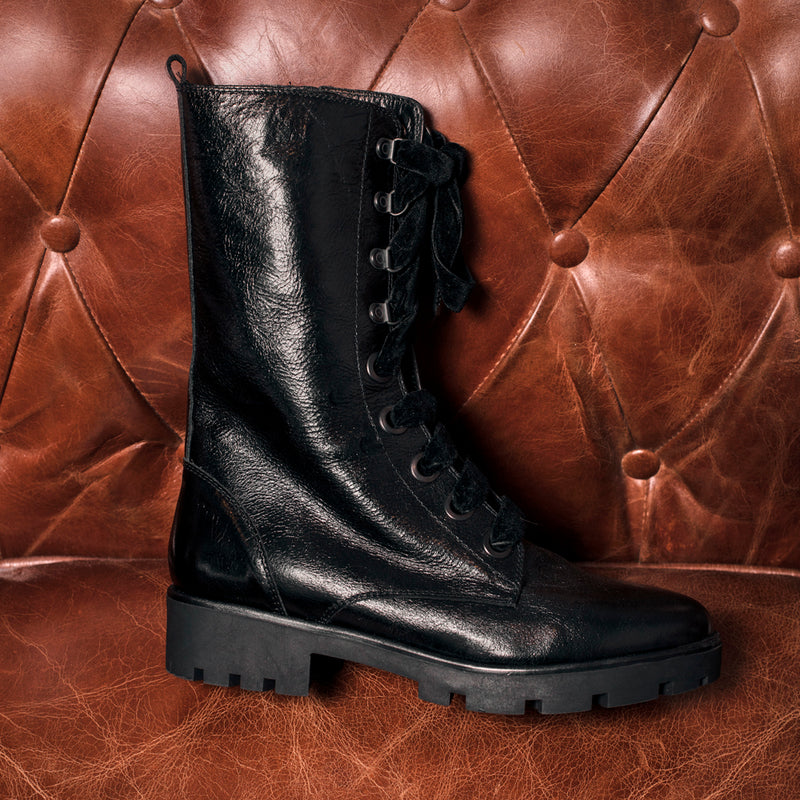 Women's biker boot for wide calf in black leather.