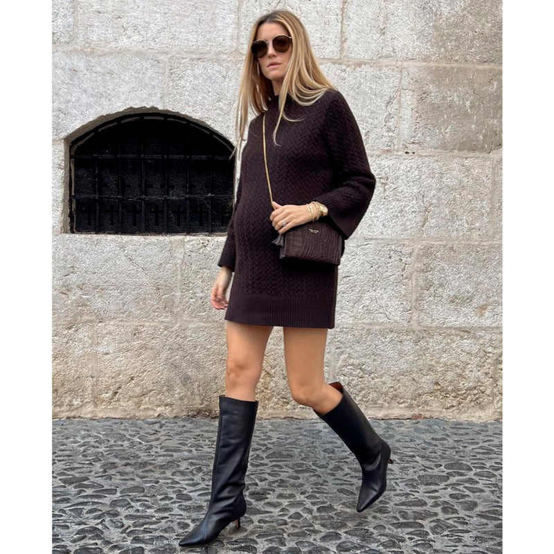 Ana Verasite look with Pepa heeled boots in black leather.
