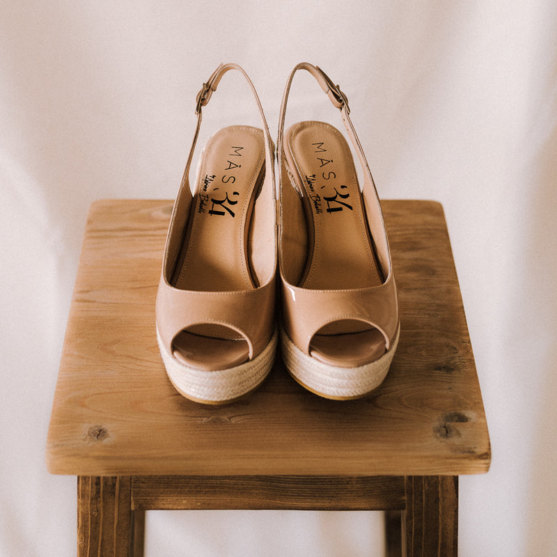 Zapatos cómodos para novia en charol nude beige
