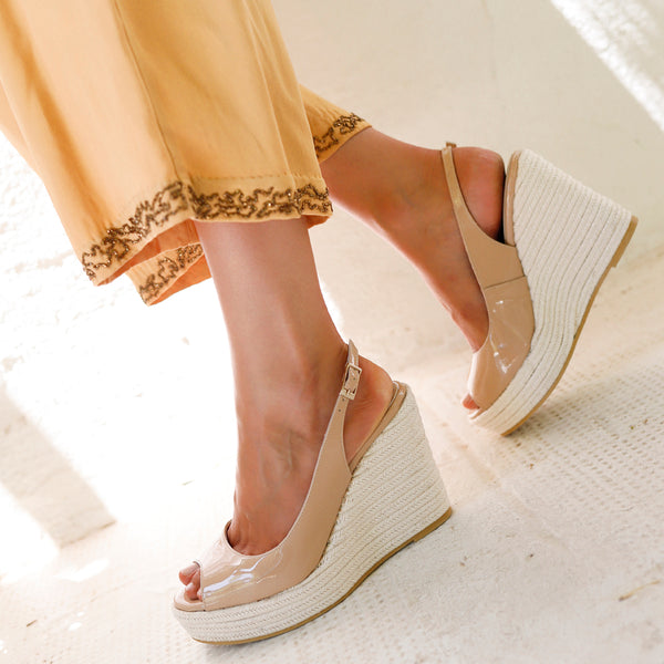 Original and formal espadrille wedges in nude patent leather