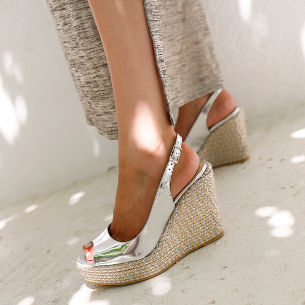 Original and formal espadrilles wedges in silver color