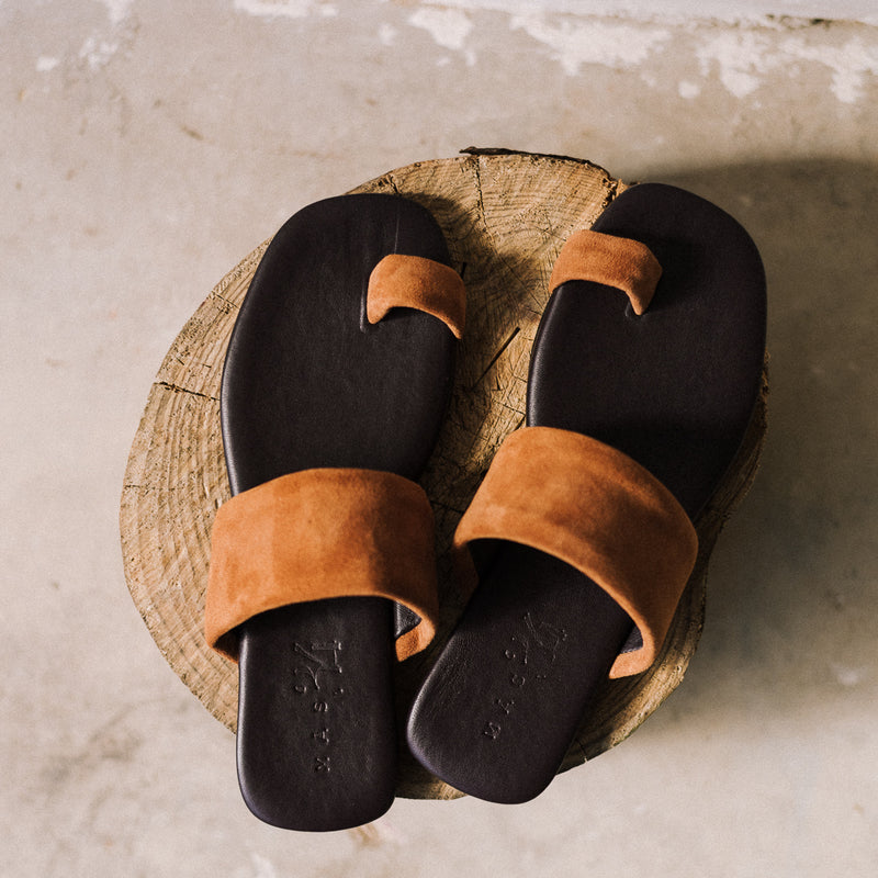 Woman flat sandal 100% Made in Spain in cognac color suede