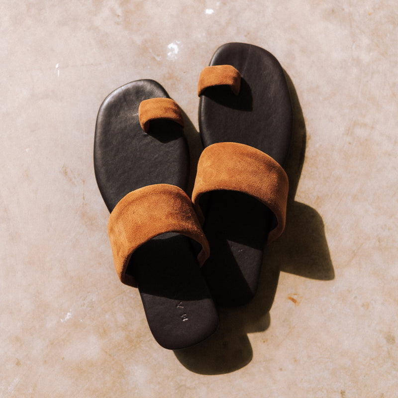 Easy to wear and very comfortable flat summer sandals in cognac suede
