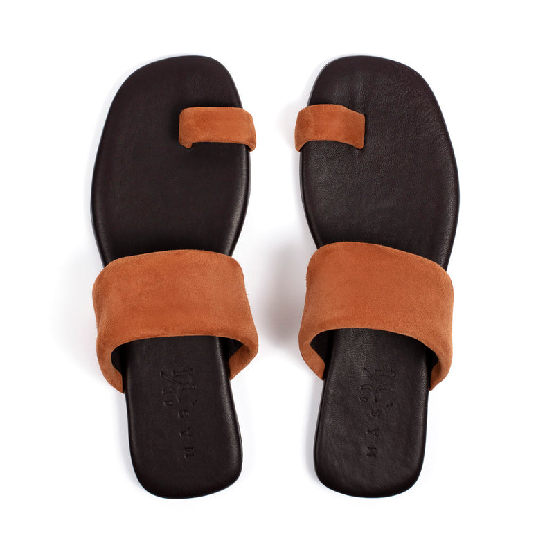 Women's summer flat sandal in very soft quilted leather in cognac color