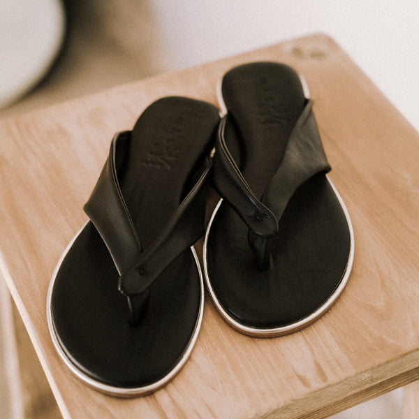 Havaiana style sandals in very soft and padded black leather