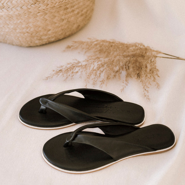 Summer flat sandal with round toe and very comfortable gel cushioned sole in black leather