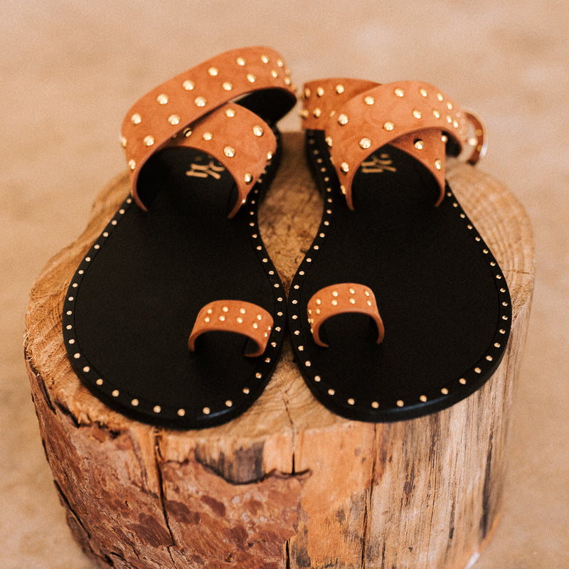 Comfortable and elegant women's flat sandals in cognac coloured suede