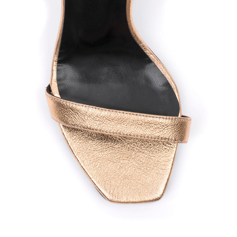 Women's high heel sandals in gold leather, very comfortable and elegant.