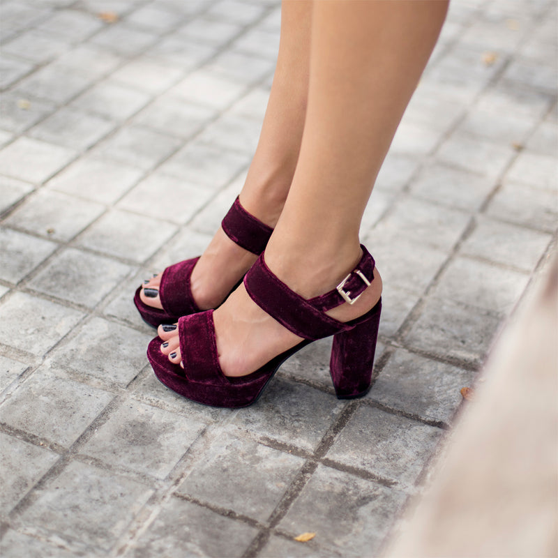 Heeled sandal with platform for day and evening events in burgundy velvet