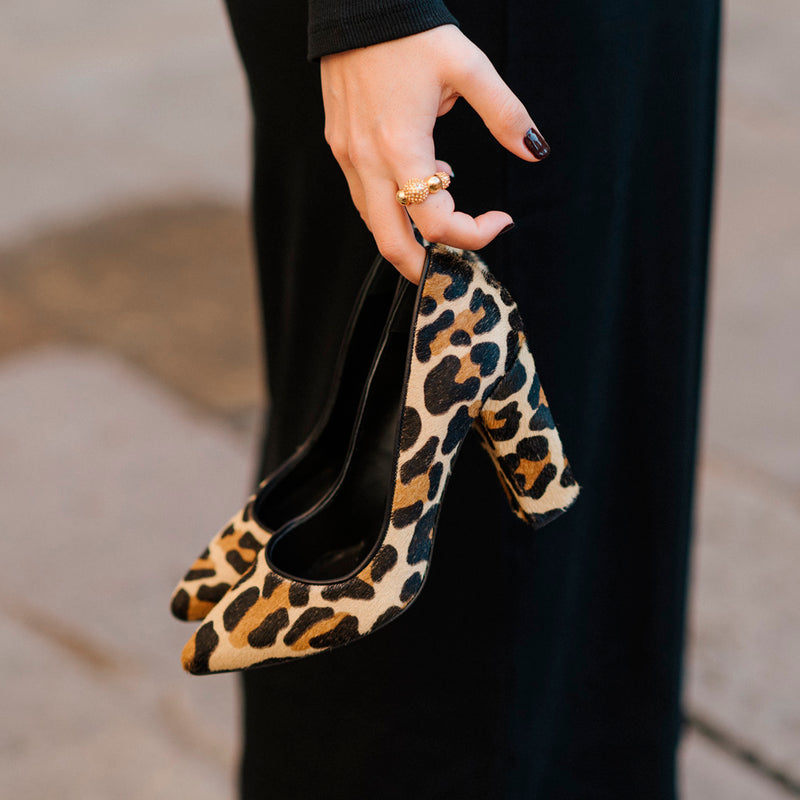 Thick heeled stilettos in leopard print ideal for weddings, baptisms and communions. 