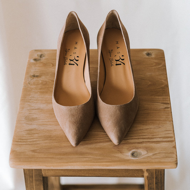 Comfortable bridal shoes in natural suede