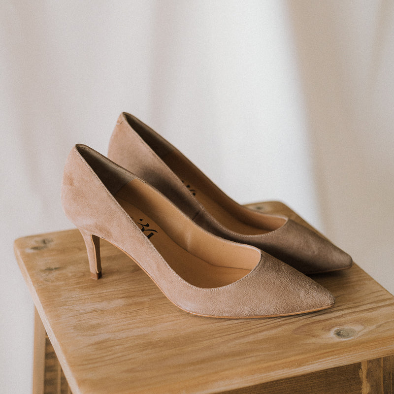 Comfortable party shoes in natural suede