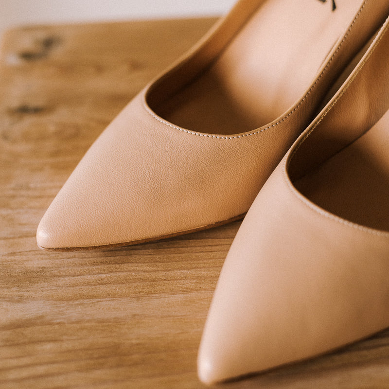 Stilettos for the perfect guest in nude leather