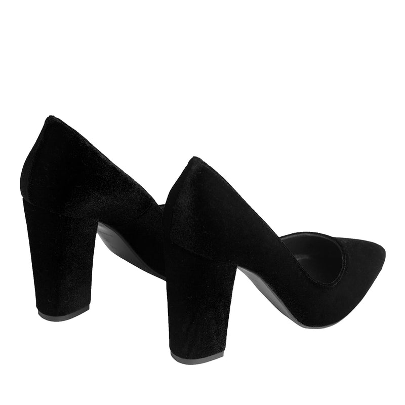 Very comfortable high heel stiletto in black suede.