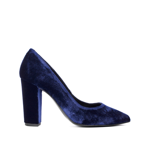 Thick heel stiletto in blue velvet perfect for weddings, baptisms and communions.