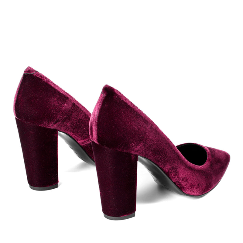 Stiletto with a chunky heel in burgundy velvet, very elegant and goes with everything.