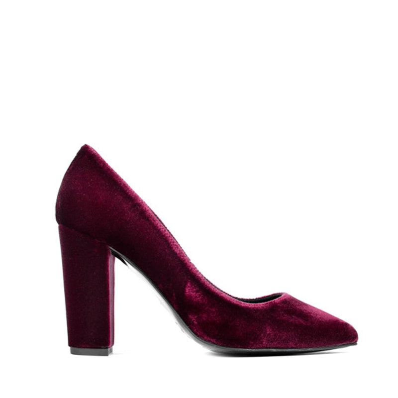 Thick heeled stiletto in burgundy velvet, very comfortable and perfect for weddings, baptisms and communions.