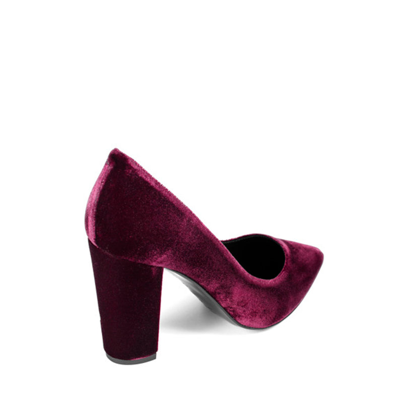 Thick heeled stiletto in burgundy velvet, very comfortable, perfect for formal events.