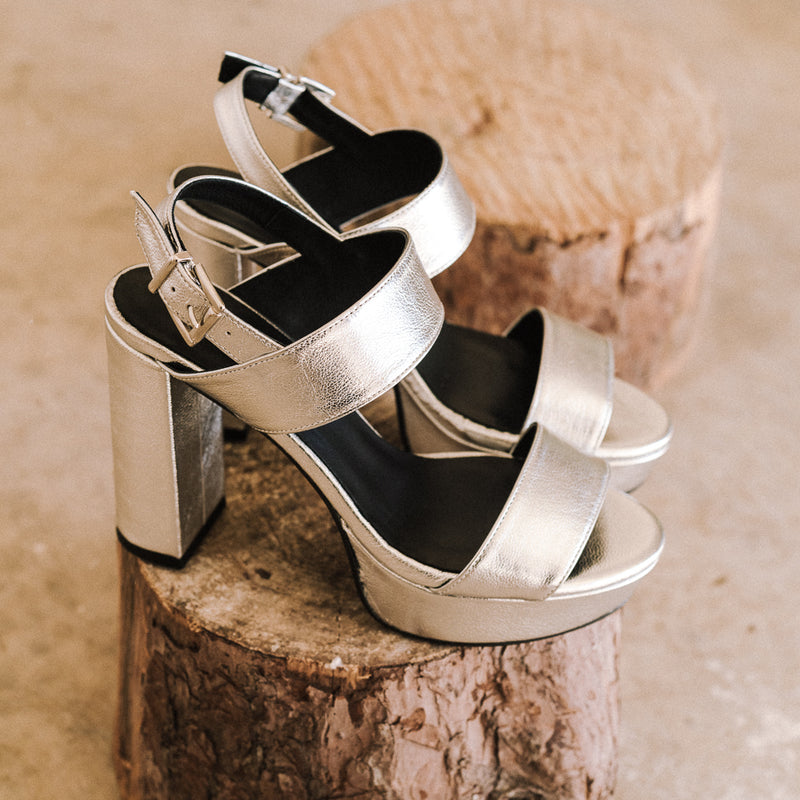 Comfortable bridal shoes in silver leather