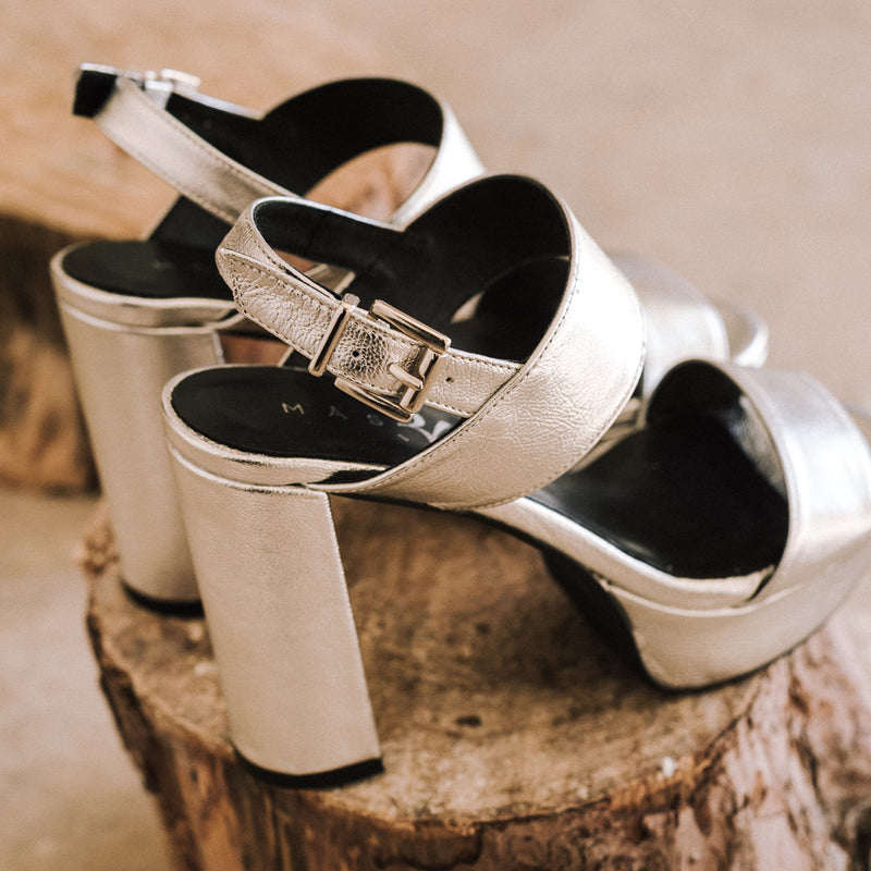 Very comfortable and elegant heeled sandals for brides in silver leather