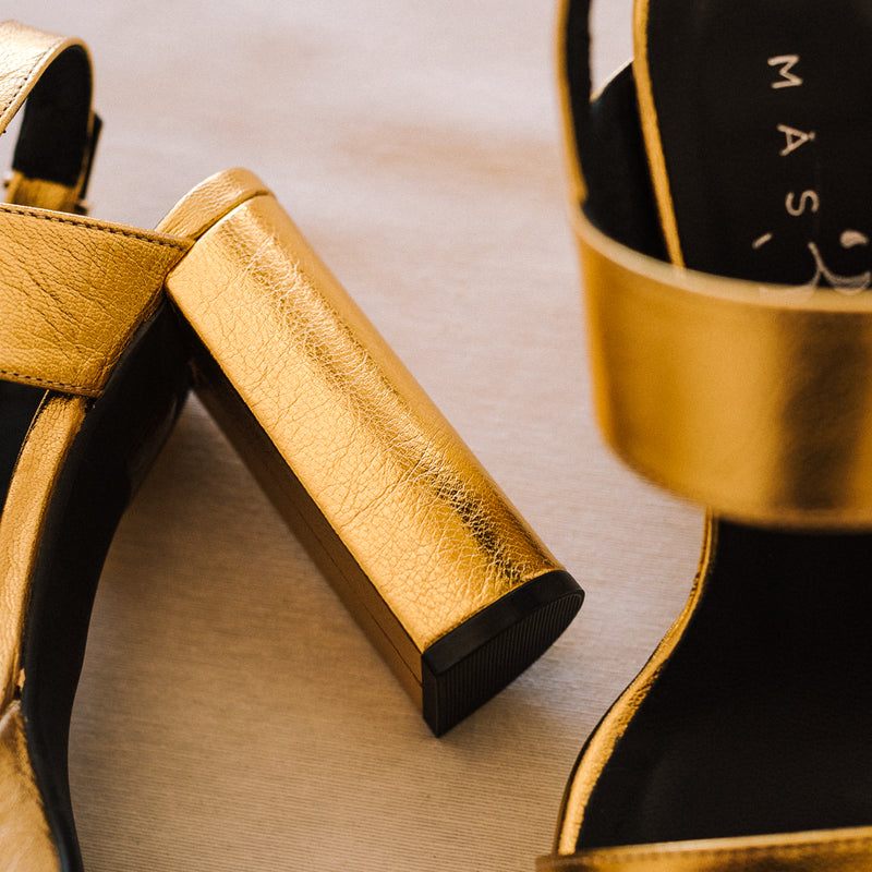 Classic, elegant and timeless heeled sandals in gold leather